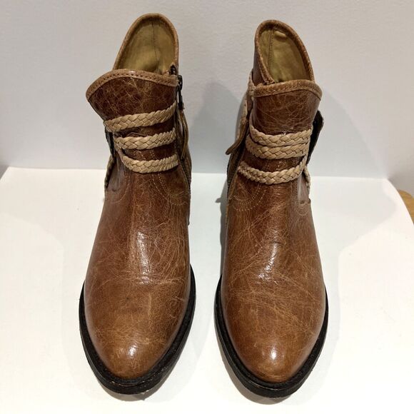 Brown Ariat Western Brown Bootie Naturally Distressed Leather Ankle Boots 8 B - Picture 4 of 16